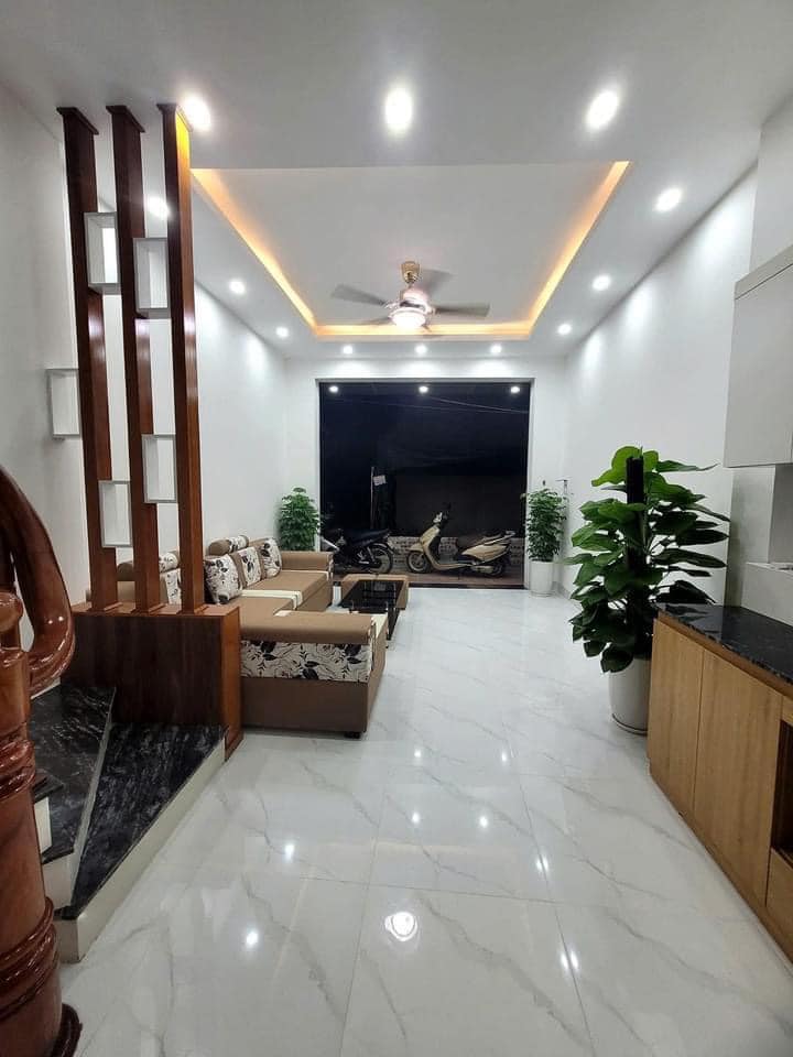 BÁN NHÀ HOÀNG CẦU – 47M² – 5 TẦNG – 17 TỶ – NGÕ THÔNG – GẦN HỒ – KINH DOANH